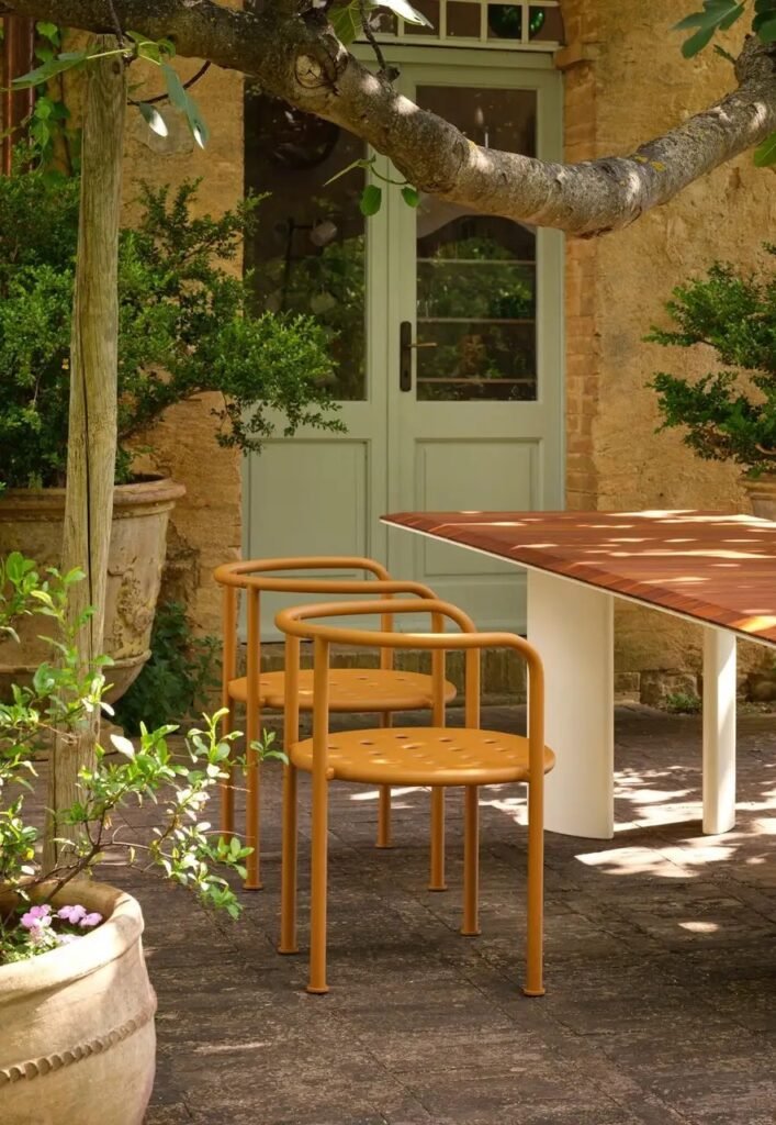 FAST-NACA-RECTANGULAR-TABLE-WITH-TOP-IN-TEAK_2025-01-24-091732_uxby