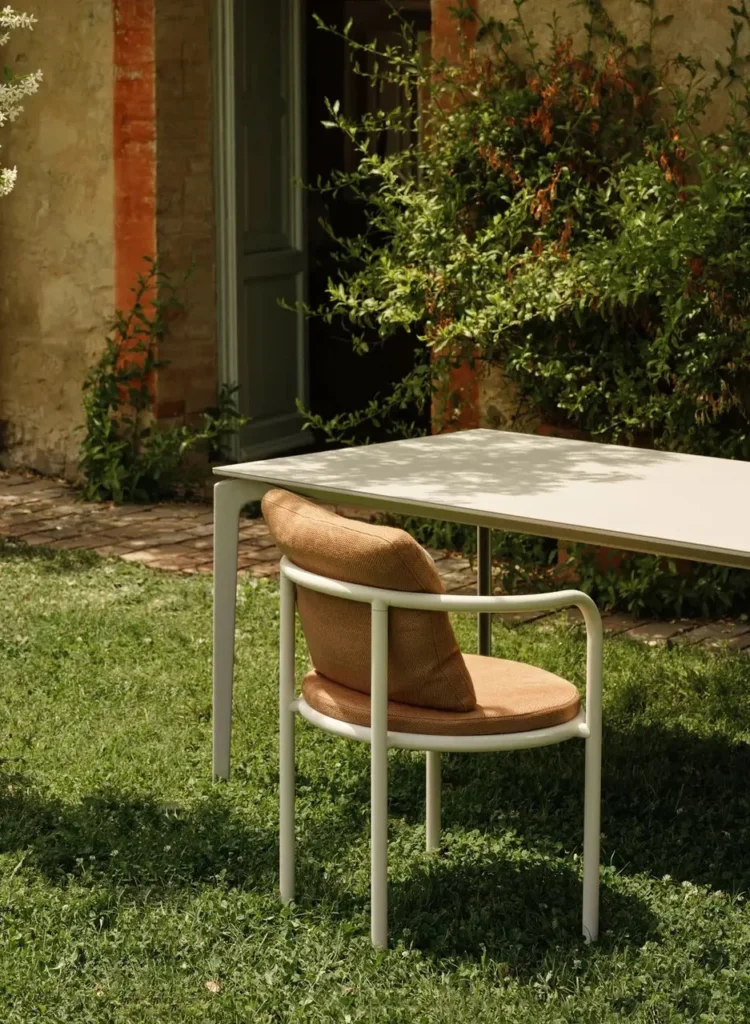 FAST-ROE-DINING-ARMCHAIR-WITH-CUSCHIONS