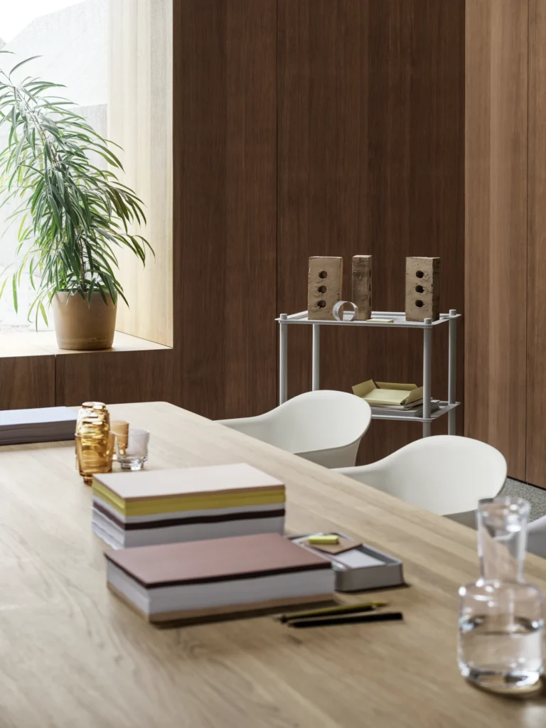 Fiber-armchair-white-70-70-solid-oak-raise-carafe-glasses-burnt-orange-clear-flow-trolley-grey-arrange-muuto-org_7